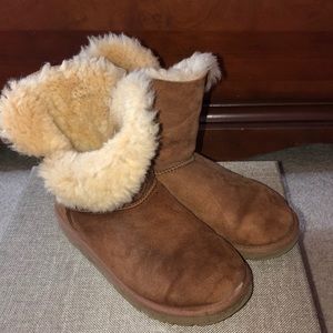 Bailey button UGGS